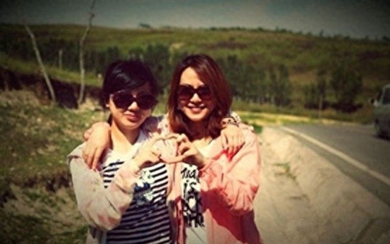 45岁孟非的妻子李雪及女儿孟星亚近照