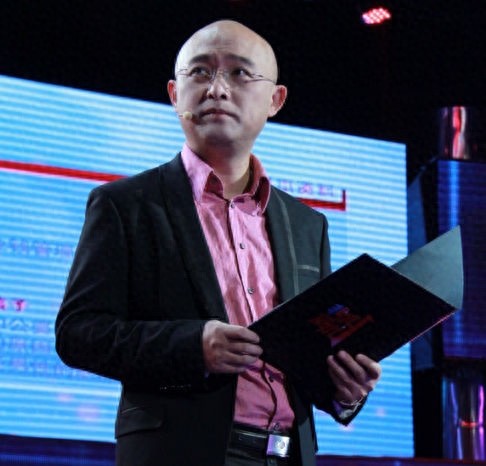 45岁孟非的妻子李雪及女儿孟星亚近照