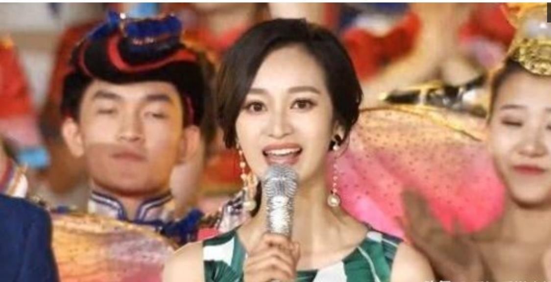 王治郅的妻子周蕾，身材高挑 才貌双全 照片欣赏