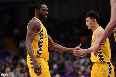 ​法里埃德渐入佳境，小外援发挥不佳，他砍下26+14证明自己