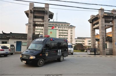 ​千骑卷平冈 鹤壁警方开展扫黄打赌集中行动