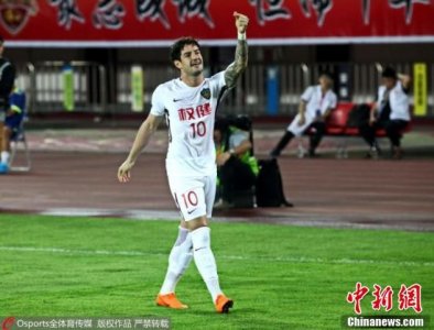 ​权健2-2淘汰恒大晋级亚冠8强 帕托场上“比心”