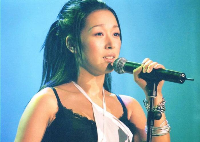 47岁孙悦近照曝光，面部消瘦皮肤略显松弛，素颜出镜认不出