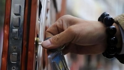 ​男子2次走错家门与女邻居发生关系，辩解称：她不反抗就是默认了