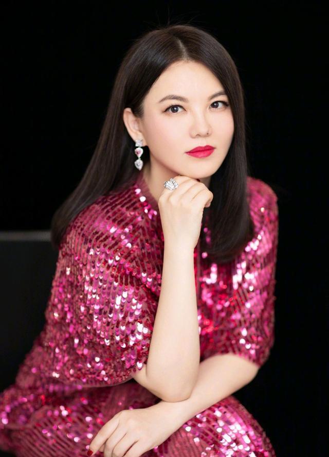 李湘：情断大学初恋，两段婚姻皆成空，她的强势未必是好事