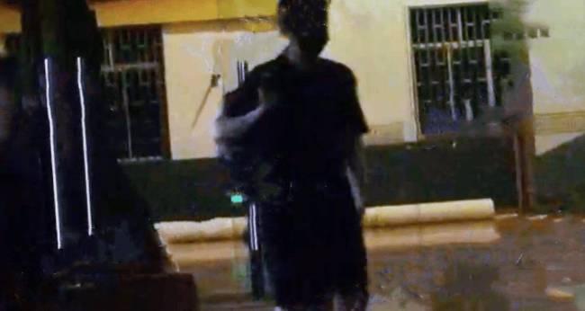 邢昭林恋情曝光!女方不是梁洁 邢昭林亲手剥虾还喂到嘴边