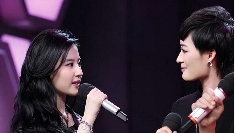 曾轶可爸爸是谁(高开低走曾轶可唱功差却晋级)