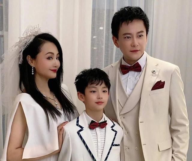 曹颖个人资料图片(演员曹颖结婚13年浪漫依旧)