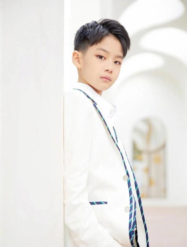 曹颖个人资料图片(演员曹颖结婚13年浪漫依旧)