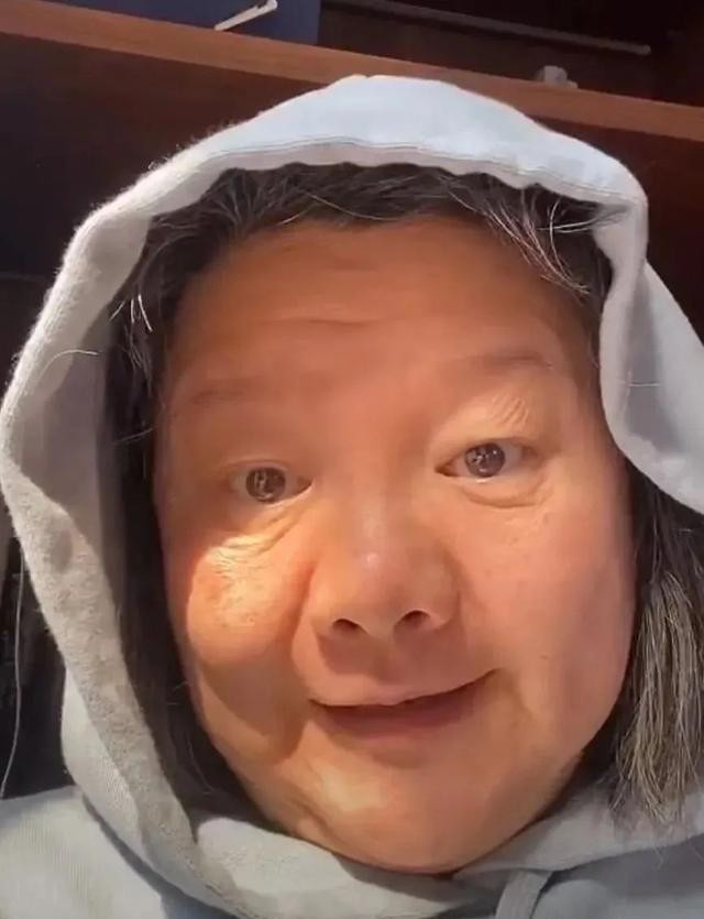 洪晃为什么长得像毛(时尚女魔头洪晃)