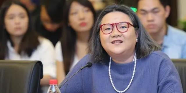 洪晃为什么长得像毛(时尚女魔头洪晃)