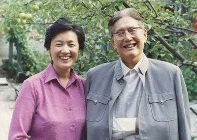 洪晃为什么长得像毛(时尚女魔头洪晃)