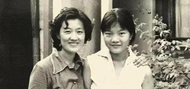 洪晃为什么长得像毛(时尚女魔头洪晃)