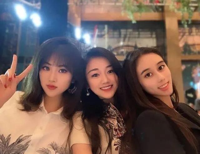 洪晃为什么长得像毛(时尚女魔头洪晃)