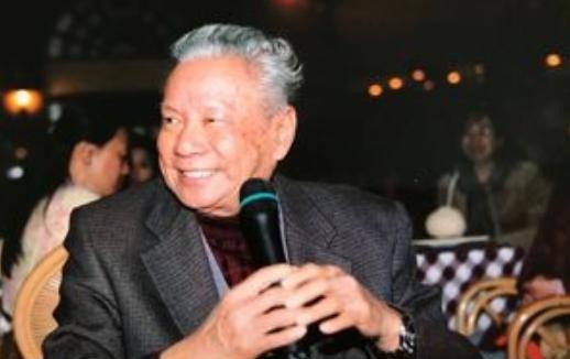 洪晃为什么长得像毛(时尚女魔头洪晃)