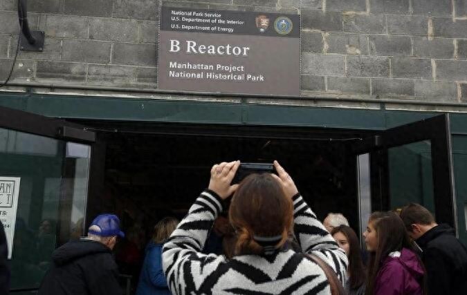 直击核辐射下的生物变异:巨型猪鳄鱼人,不是电影胜似电影