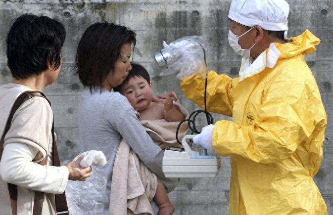 直击核辐射下的生物变异:巨型猪鳄鱼人,不是电影胜似电影