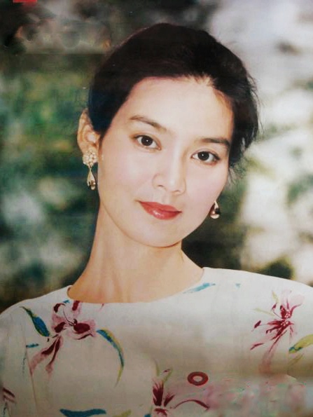 潘虹为什么不能生孩子现任老公是谁?潘虹出家当尼姑了在什么寺庙