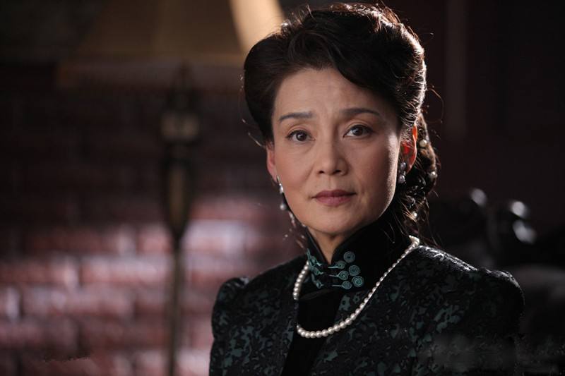 潘虹为什么不能生孩子现任老公是谁?潘虹出家当尼姑了在什么寺庙