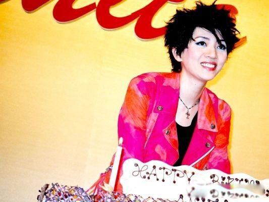 梅艳芳最后一场演唱会最后一首歌是什么歌 坎坷的一生