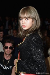 ​BLACKPINK Lisa被批素颜差距太大，网友：就是个平凡泰国女生