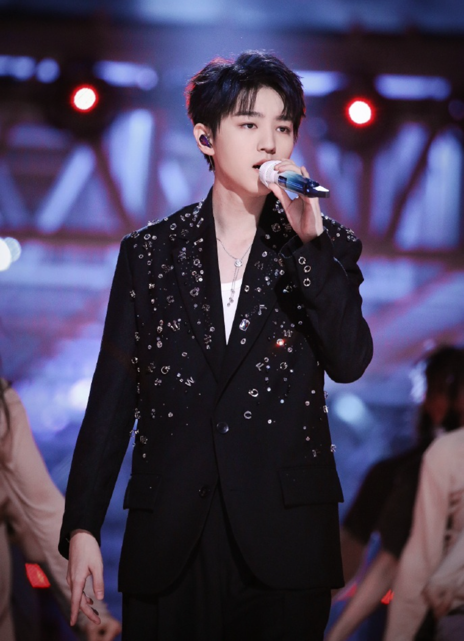 杨幂王俊凯被曝广告将被下刊,疑似有大瓜,当事人双双正面回应