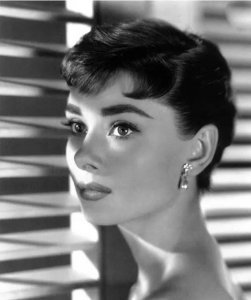 ​奥黛丽赫本的老公的照片（奥黛丽赫本与丈夫梅尔费勒的婚礼）