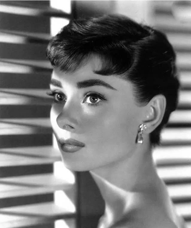 奥黛丽赫本的老公的照片（奥黛丽赫本与丈夫梅尔费勒的婚礼）