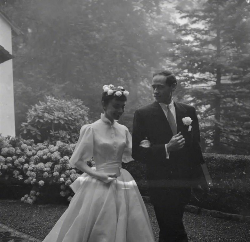 奥黛丽赫本的老公的照片（奥黛丽赫本与丈夫梅尔费勒的婚礼）