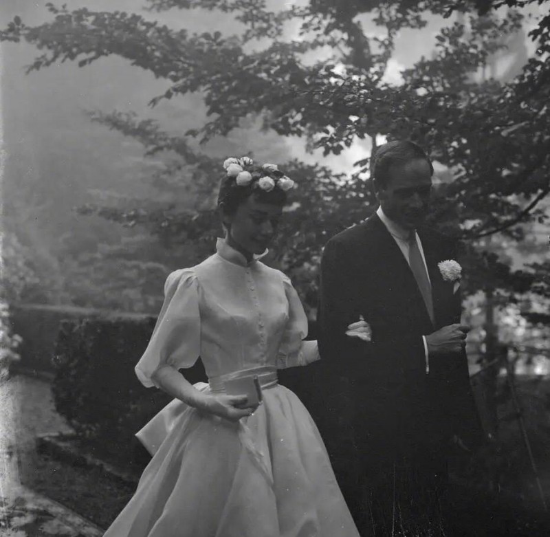 奥黛丽赫本的老公的照片（奥黛丽赫本与丈夫梅尔费勒的婚礼）