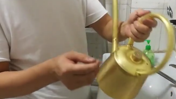 铜壶开壶为什么要用白醋呢,不粘锅为什么开锅要求用白醋煮十分钟图6