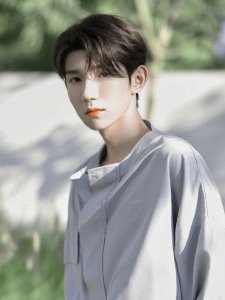 ​王源塌房？私生活混乱曝光，和绯闻女友多个细节被扒