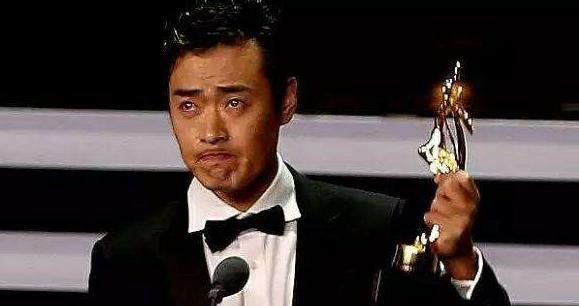 曾出演“亮剑”，后因双目失明自杀二次失败，今女装亮相成视帝！