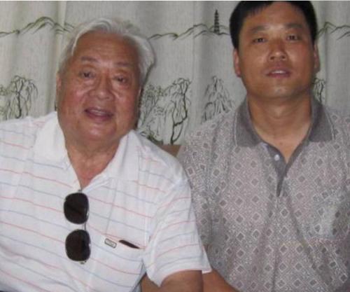 79岁“如来佛祖”近照,因太真切以为是“佛祖”现身,都朝他跪