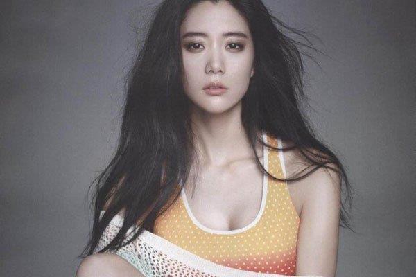 李成敏甩奶gif在几分钟出现的 拍的19禁电影工作女郎