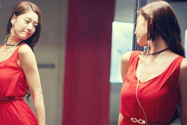 李成敏甩奶gif在几分钟出现的 拍的19禁电影工作女郎