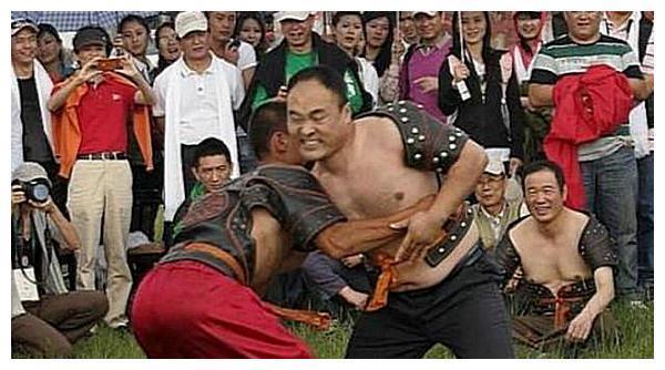 马云退休后，他的贴身保镖李天金，失去百万年薪后过得怎么样