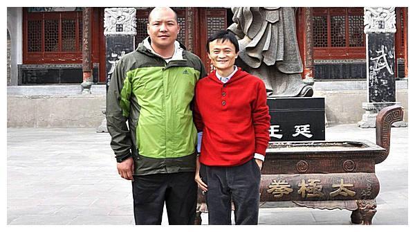 马云退休后，他的贴身保镖李天金，失去百万年薪后过得怎么样