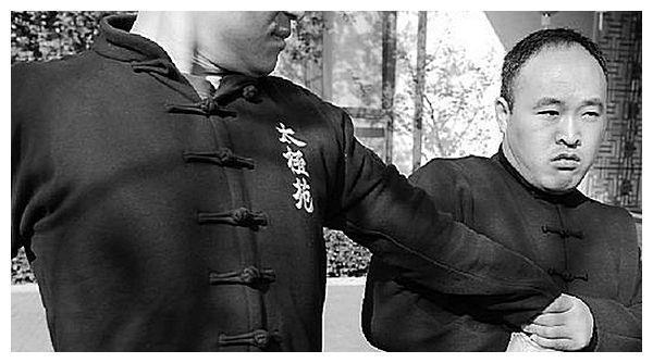 马云退休后，他的贴身保镖李天金，失去百万年薪后过得怎么样