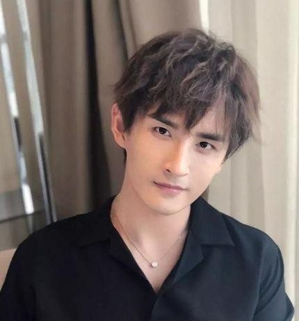 “渣男锡纸烫,渣女大波浪”系列，男明星锡纸烫痞帅痞帅的！喜欢