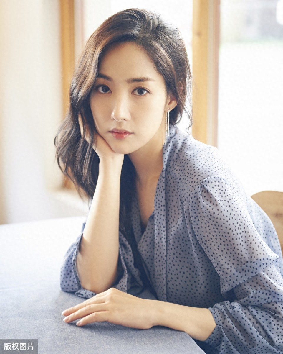 朴敏英新剧吻戏，朴舒俊发文疑似在吃醋，这对cp嗑得好甜好真