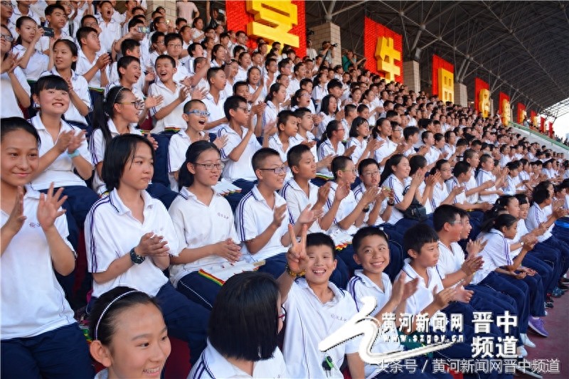 榆次九 中窑上小学（1200人）表演的情景剧《千秋魏榆》