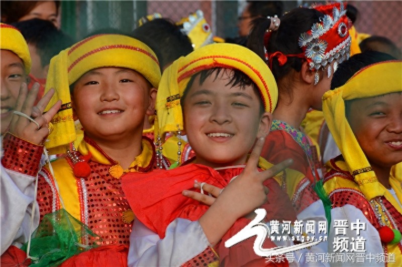 榆次九 中窑上小学（1200人）表演的情景剧《千秋魏榆》