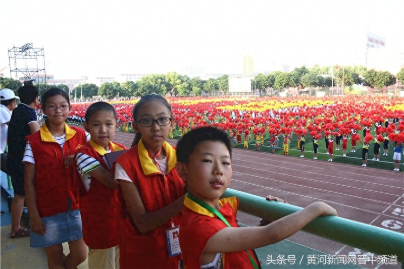 榆次九 中窑上小学（1200人）表演的情景剧《千秋魏榆》