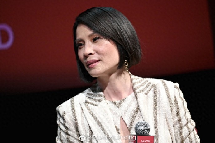 刘玉玲美剧《致命女人》的对话活动，一颦一笑都透露着优雅气质