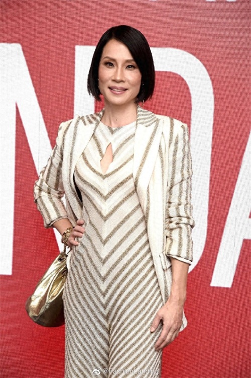 刘玉玲美剧《致命女人》的对话活动，一颦一笑都透露着优雅气质