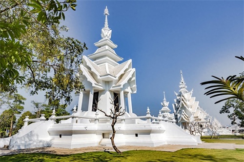 泰国的白庙建筑，极具泰国特色，已成为泰国旅游的标志性景点