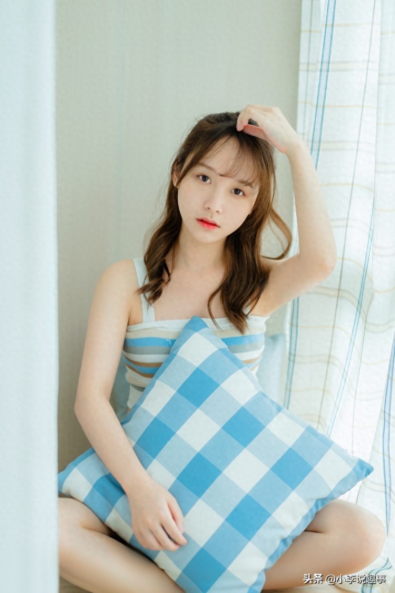 紧身衣美女大长腿性感私房写真