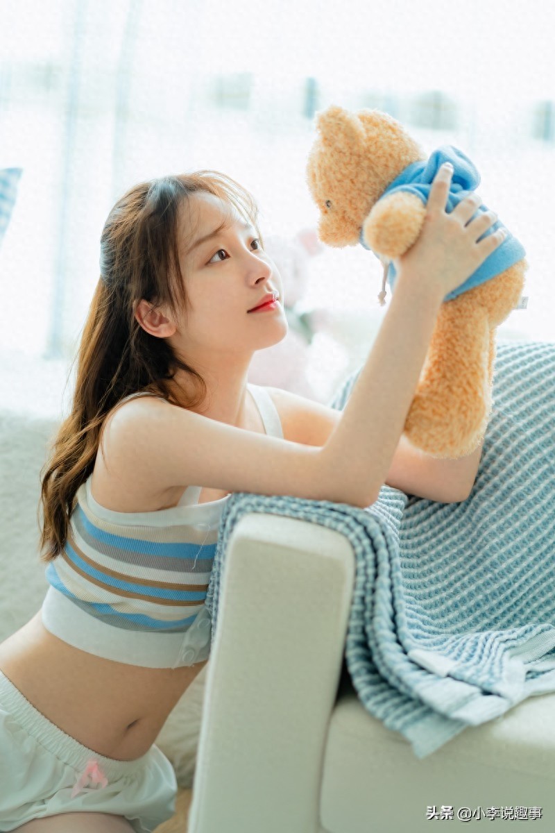 紧身衣美女大长腿性感私房写真