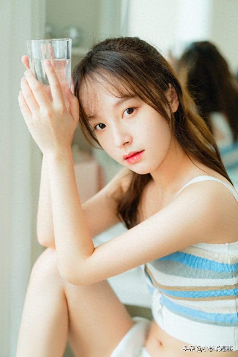 紧身衣美女大长腿性感私房写真